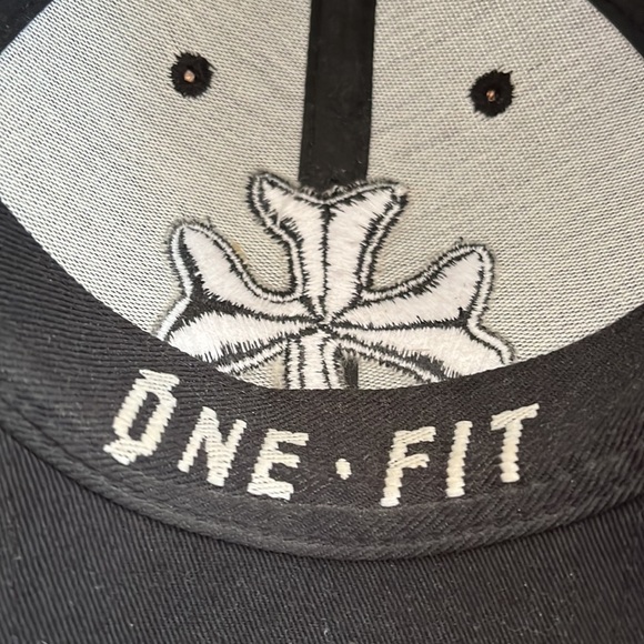 Black Notre Dame baseball hat. Top of the World - Picture 3 of 4